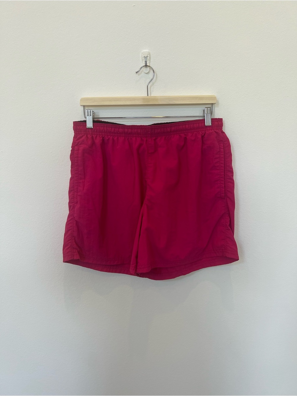 Old Navy Men’s Medium Fuchsia Athletic Nylon Quick-Dry Shorts